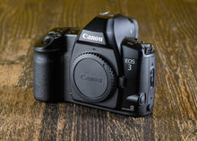 Load image into Gallery viewer, CANON EOS 3 with 50mm 1.4
