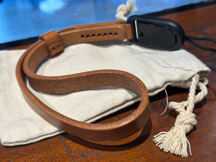 SAUL CAMERA WRIST STRAP (KHAKI)